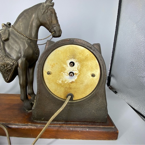 Vintage Bronze Horse Mantle Clock Spartus Horseshoe & Saddle Western Equestrian - Picture 12 of 15